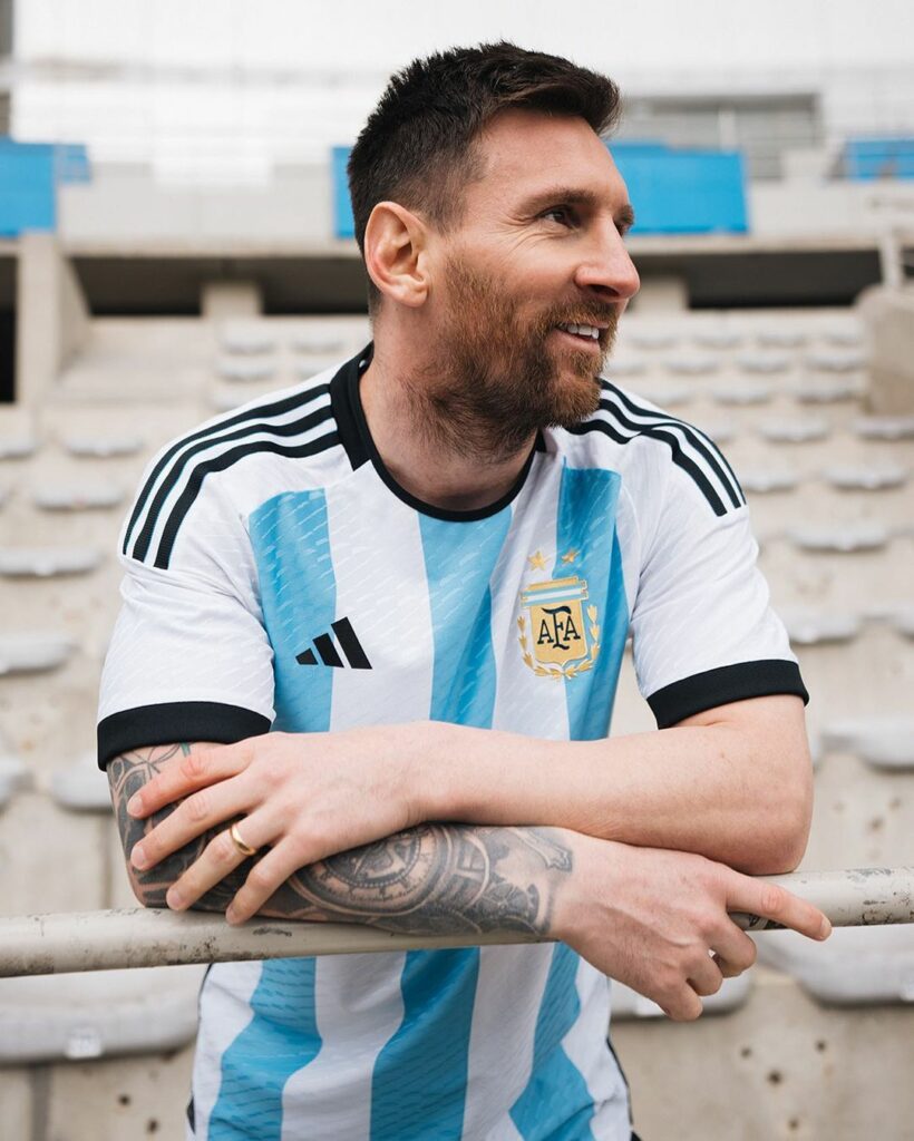 Lionel Messi una de las caras en la presentación de la nueva camiseta argentina