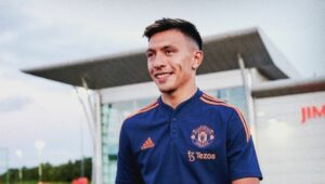 Manchester United presentó oficialmente a Lisandro Martínez